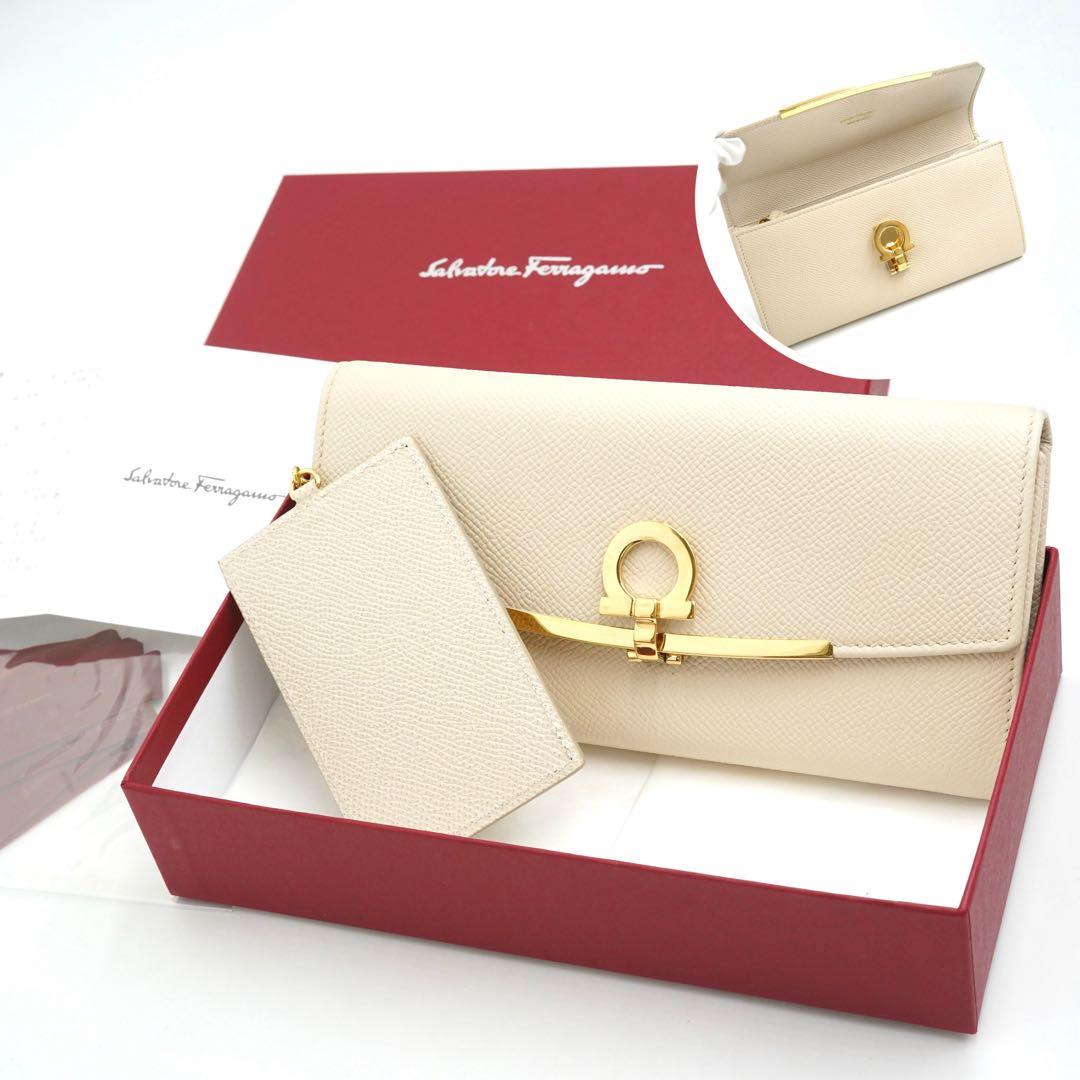 ✨未使用展示品・箱付き✨　Ferragamo 長財布ガンチーニクロジャー　カード