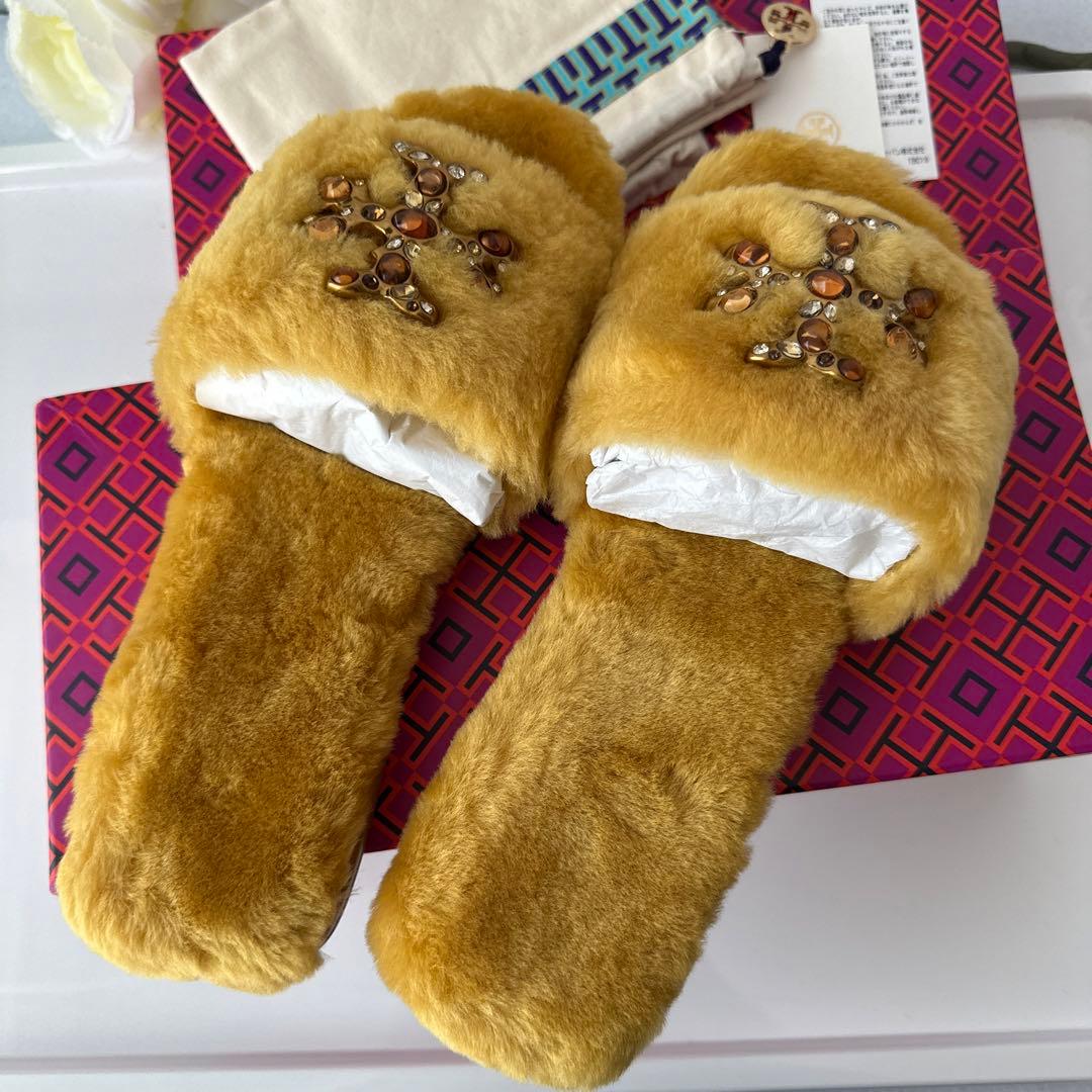 トリーバーチ　ビジュ　ムートンサンダル　新品未使用