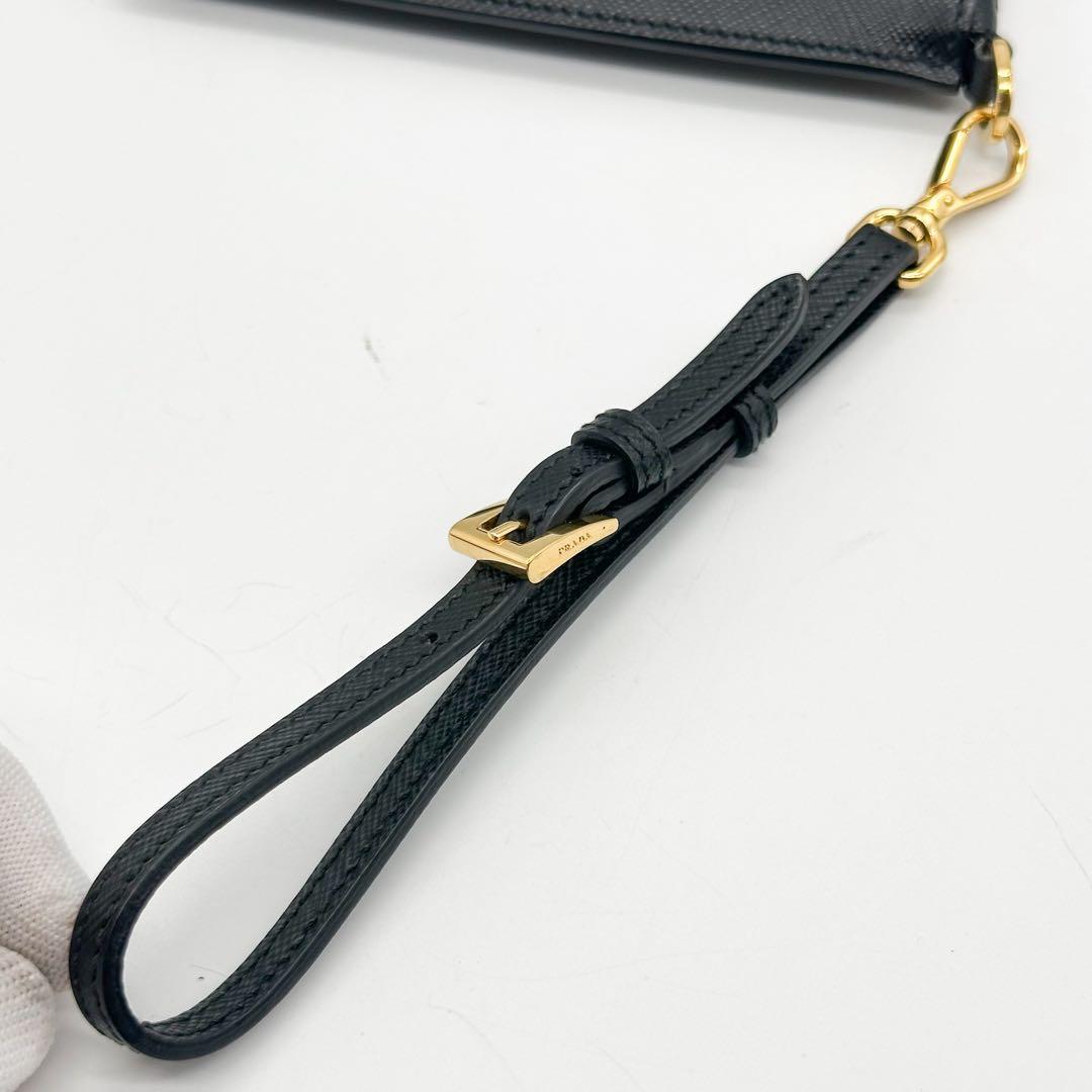 【使用わずか】プラダ リストレット リボン クラッチバッグ サフィアーノ ポーチ