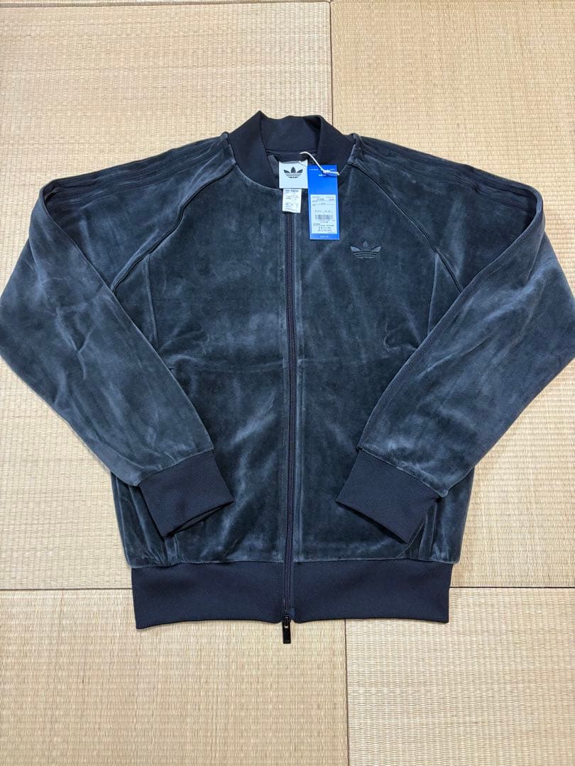値下げしました。adidas ベロアジャージ Lサイズ 新品