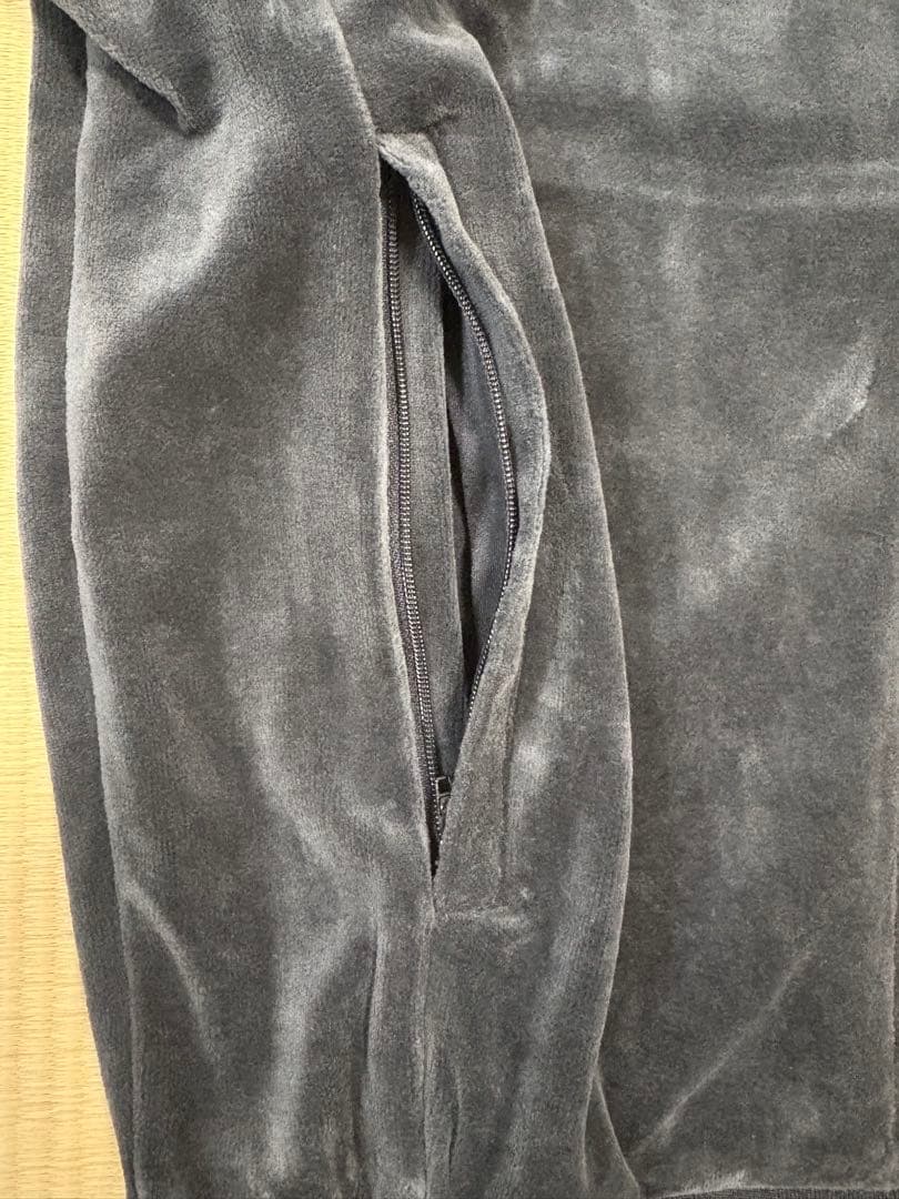 値下げしました。adidas ベロアジャージ Lサイズ 新品