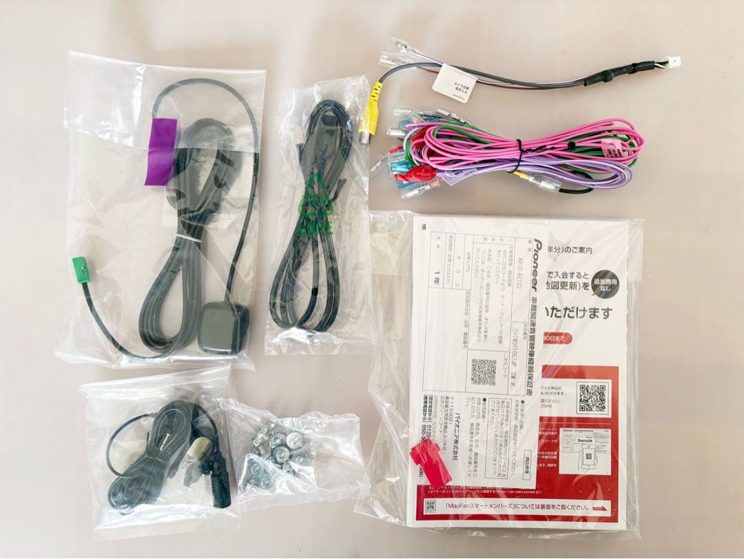 【新品未使用】パイオニア カーナビ カロッツェリア 楽ナビ AVIC-RZ122