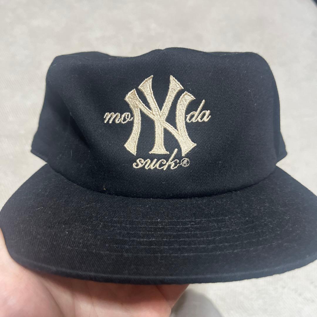 Monday suck キャップ ブラック