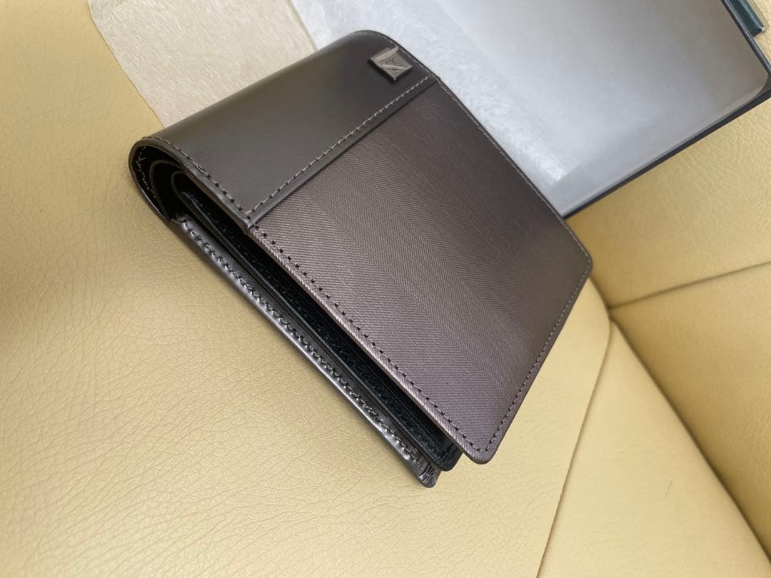   【新品】メンズ折り財布