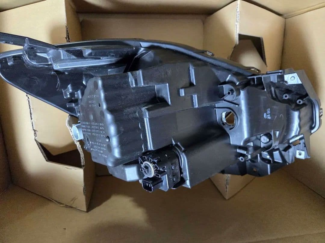 スイフトZC33S ZC53 ZC72 等 純正LEDヘットライト　左レフト