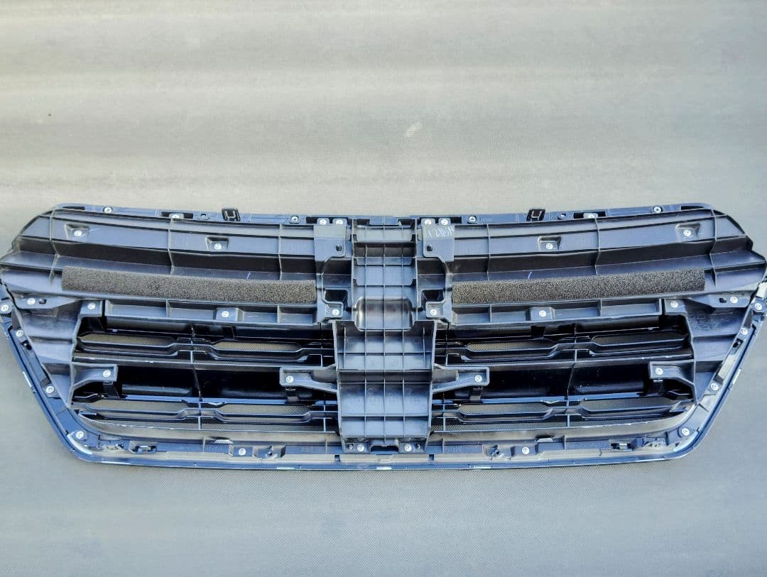 S*n様 スバル　レガシィアウトバックBS9前期型　純正フロントグリル