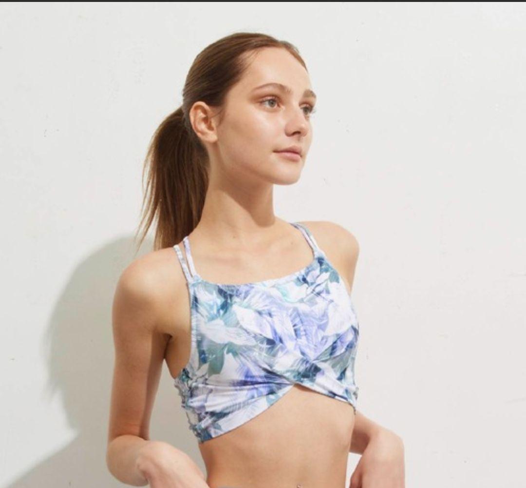 新品未使用　EGOIST水陸両用レディースヨガウェア　ブラトップ＆レギンスセット