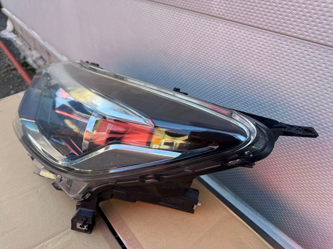 チラチラ様☆H30年3月式日産　E12 ノート　中古　左ヘッドランプハウジング☆