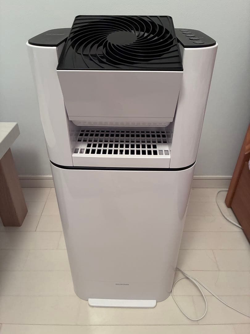 アイリスオーヤマ サーキュレーター 衣類乾燥除湿機 2024年製　2025年購入