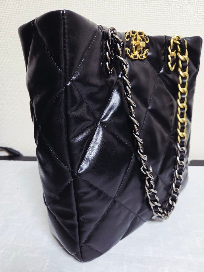 *ラムスキンショルダーバッグ*　ゴールド、シルバーチェーン　キルティングА4