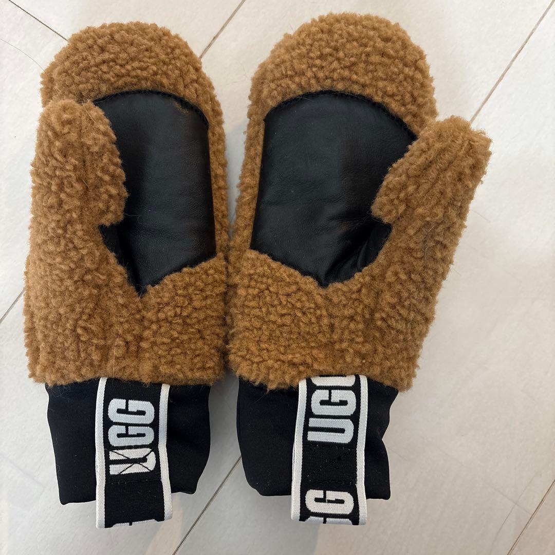 新作　ネット完売品　UGG 手袋　正規品　ボアで暖かい