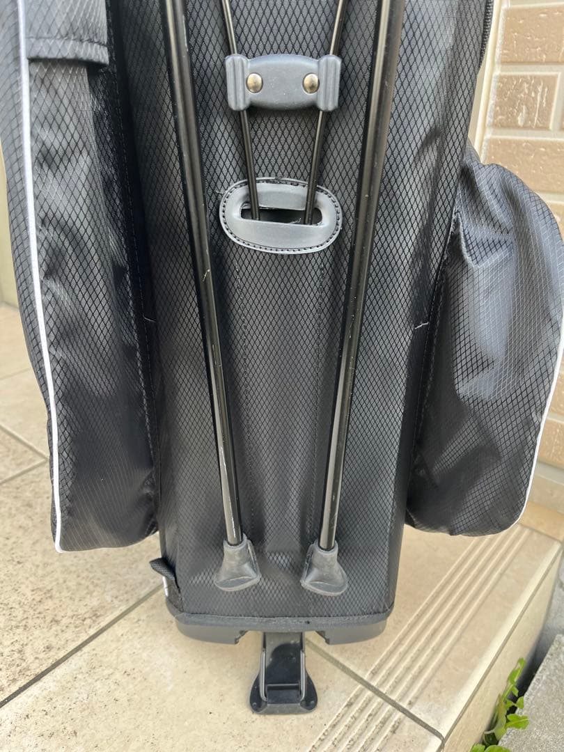 テーラーメイド　キャディバッグ　スタンド型　フードカバーあり