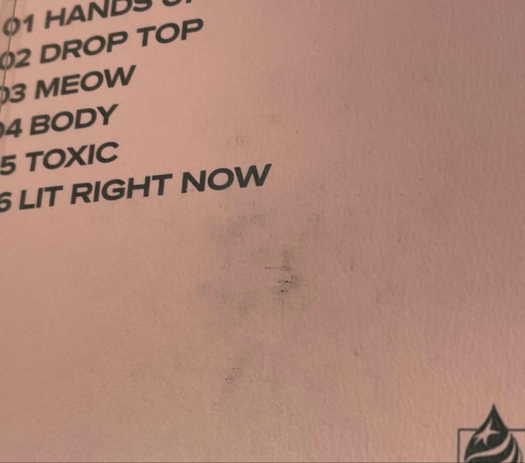 MEOVV 1st メンバー全員直筆サイン入りアルバム 2ver.セット