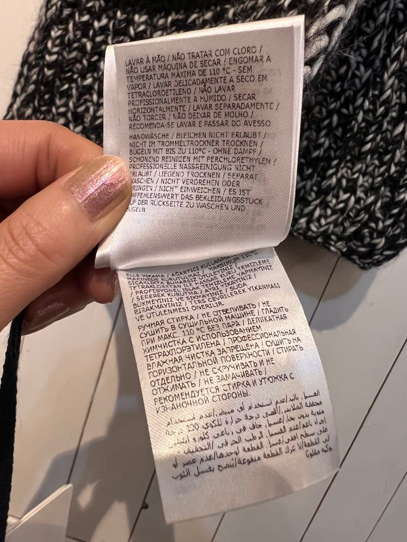 新品タグ付きMONCLER ニットマフラー 黒と白 ツイード