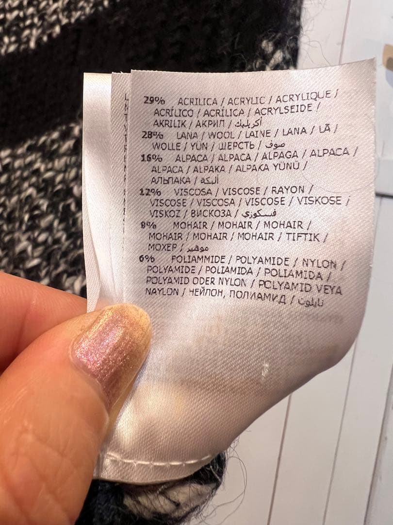 新品タグ付きMONCLER ニットマフラー 黒と白 ツイード