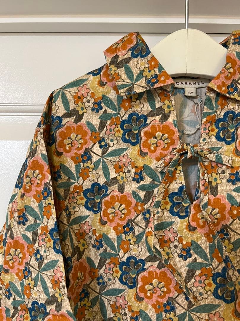 人気商品‼︎《新品・タグ付》CARAMEL 花柄 トップス