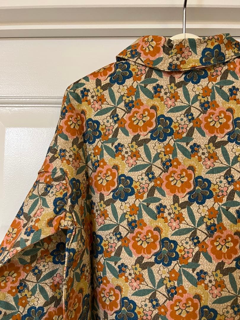 人気商品‼︎《新品・タグ付》CARAMEL 花柄 トップス