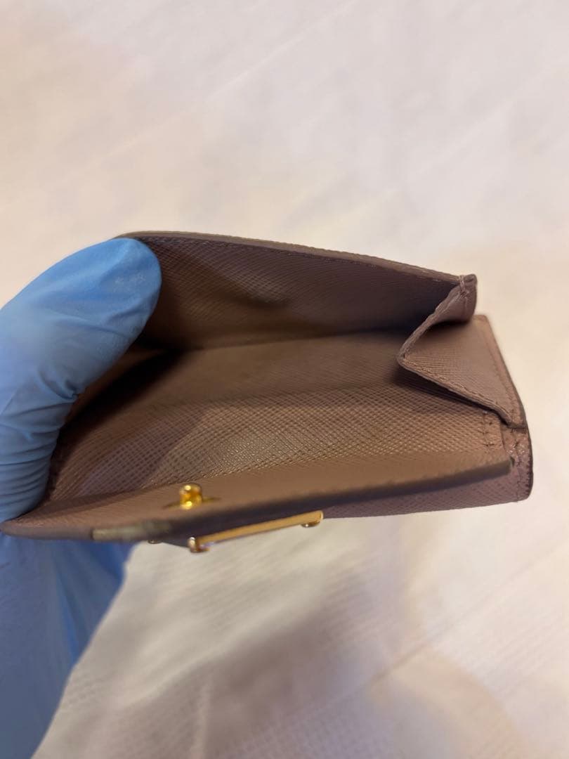 プラダ　コンパクト　三つ折り財布　ベージュ