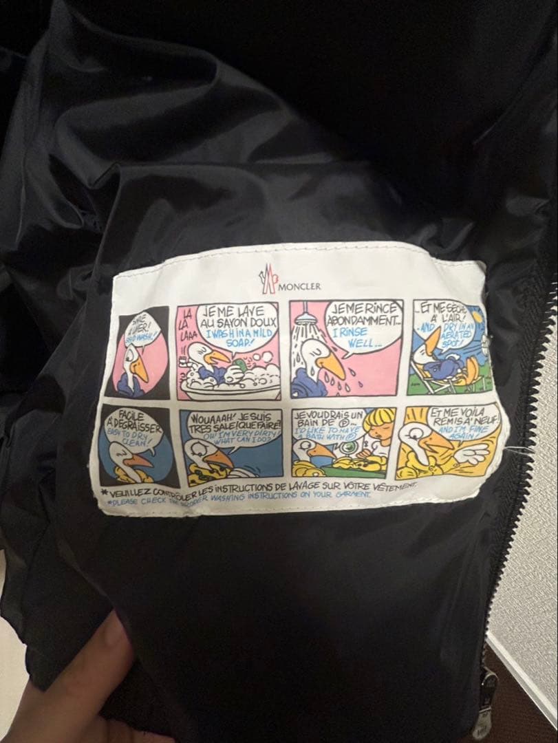 Moncler ブラック ダウンベスト ファー付き