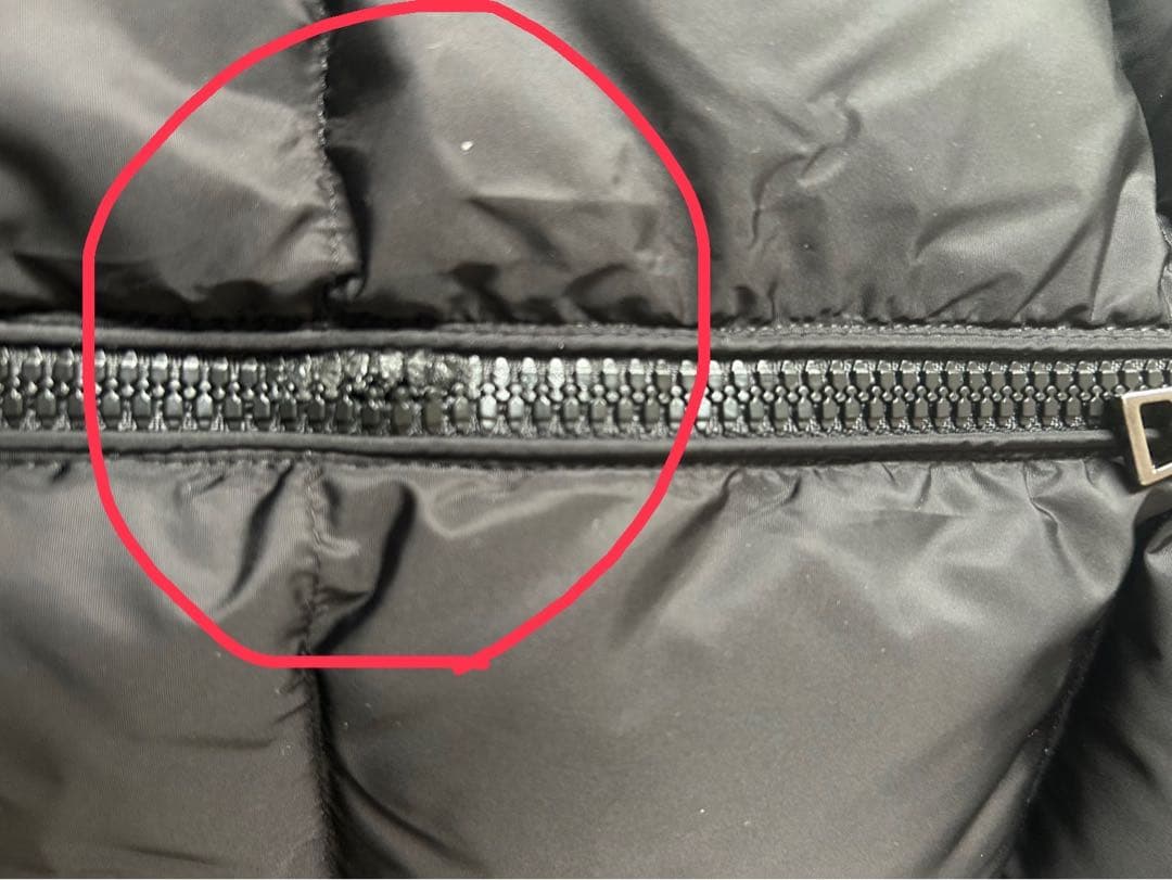 Moncler ブラック ダウンベスト ファー付き