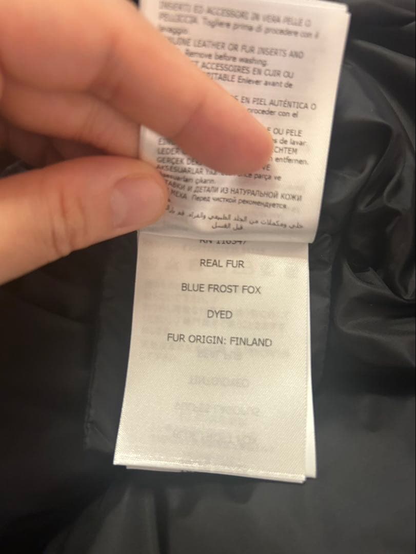 Moncler ブラック ダウンベスト ファー付き