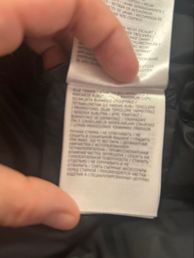 Moncler ブラック ダウンベスト ファー付き