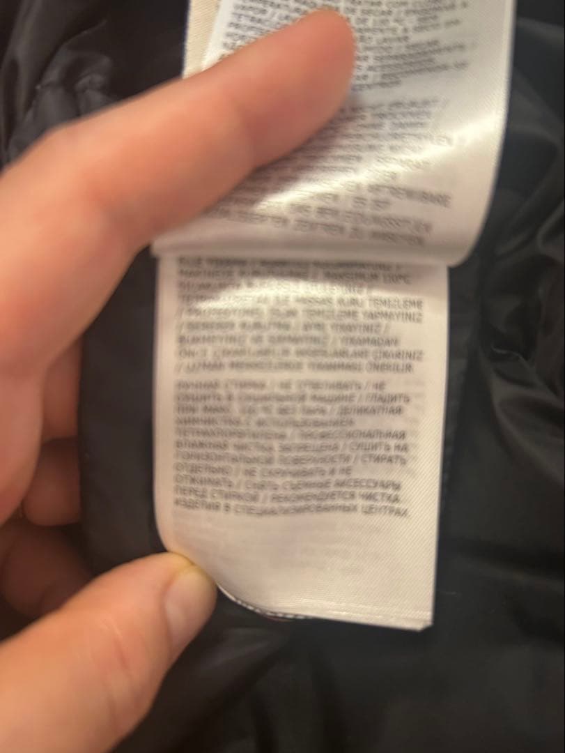 Moncler ブラック ダウンベスト ファー付き