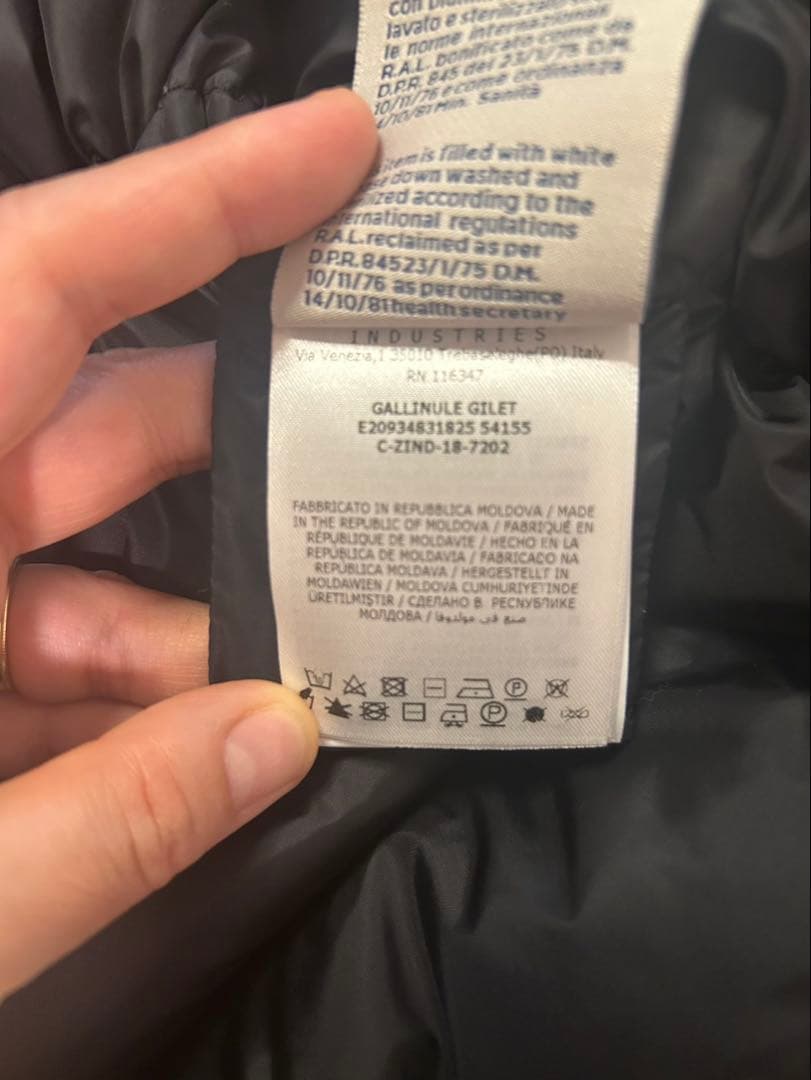 Moncler ブラック ダウンベスト ファー付き