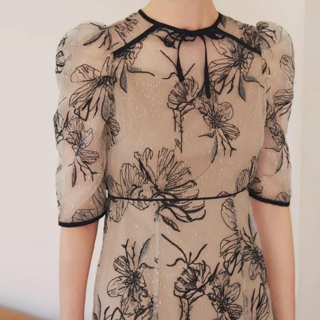 Leja 花柄シースルードレス