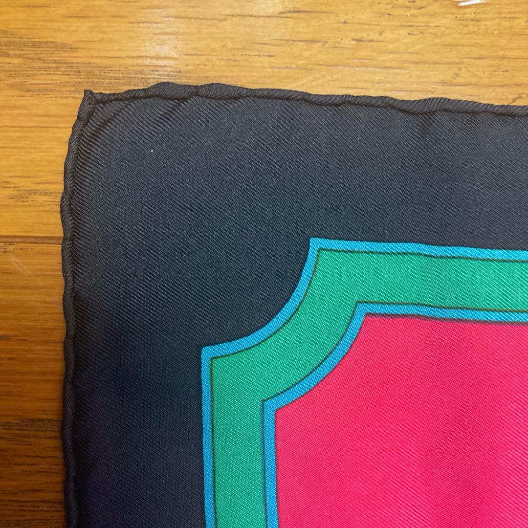 エルメススカーフ カレ90 CARROUSEL濃ピンク地ゴールドホース柄