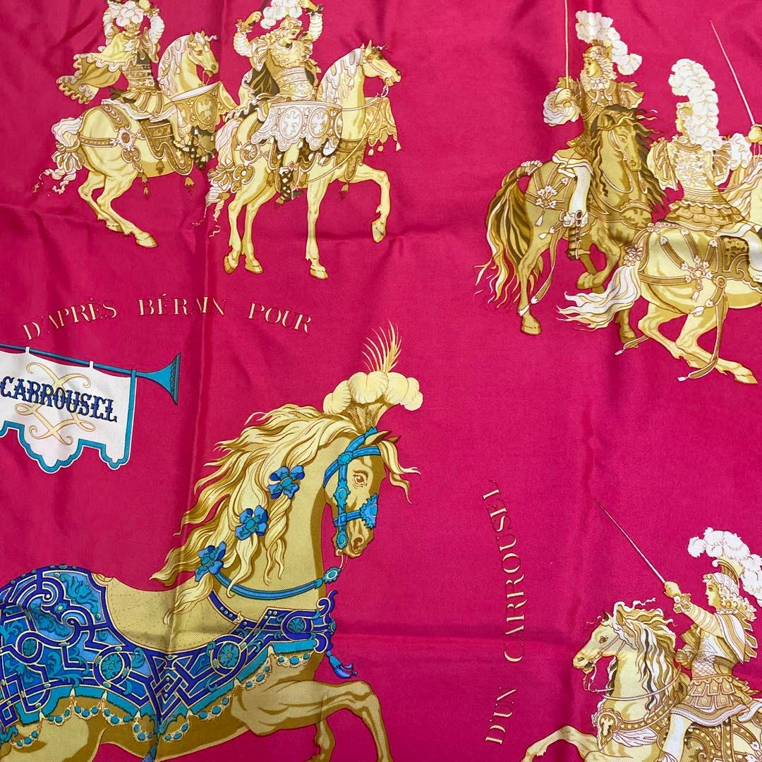エルメススカーフ カレ90 CARROUSEL濃ピンク地ゴールドホース柄