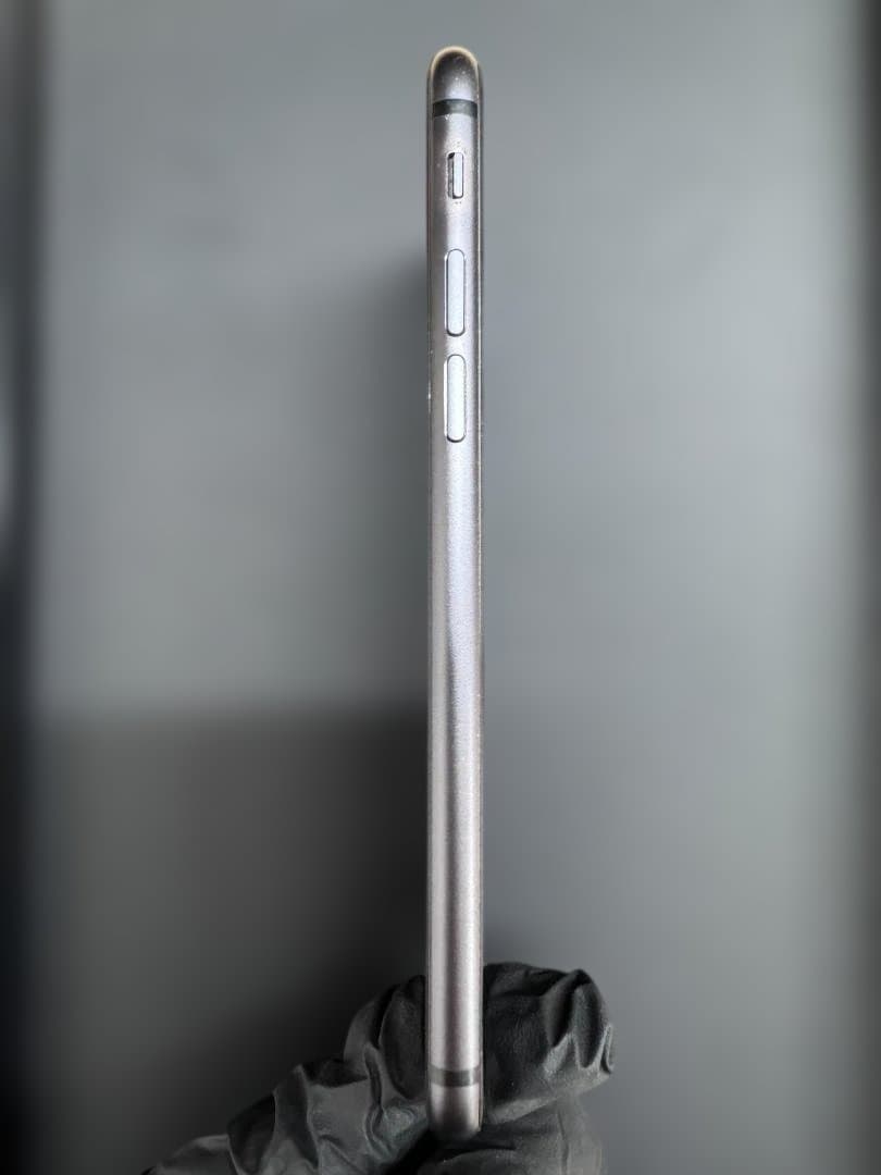 【auSIMフリー】iPhone 8 Space Gray 64GB 動作確認済