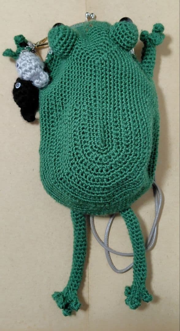 ビッグな土偶の抱きぐるみ・カエルのがま口ショルダーポーチ