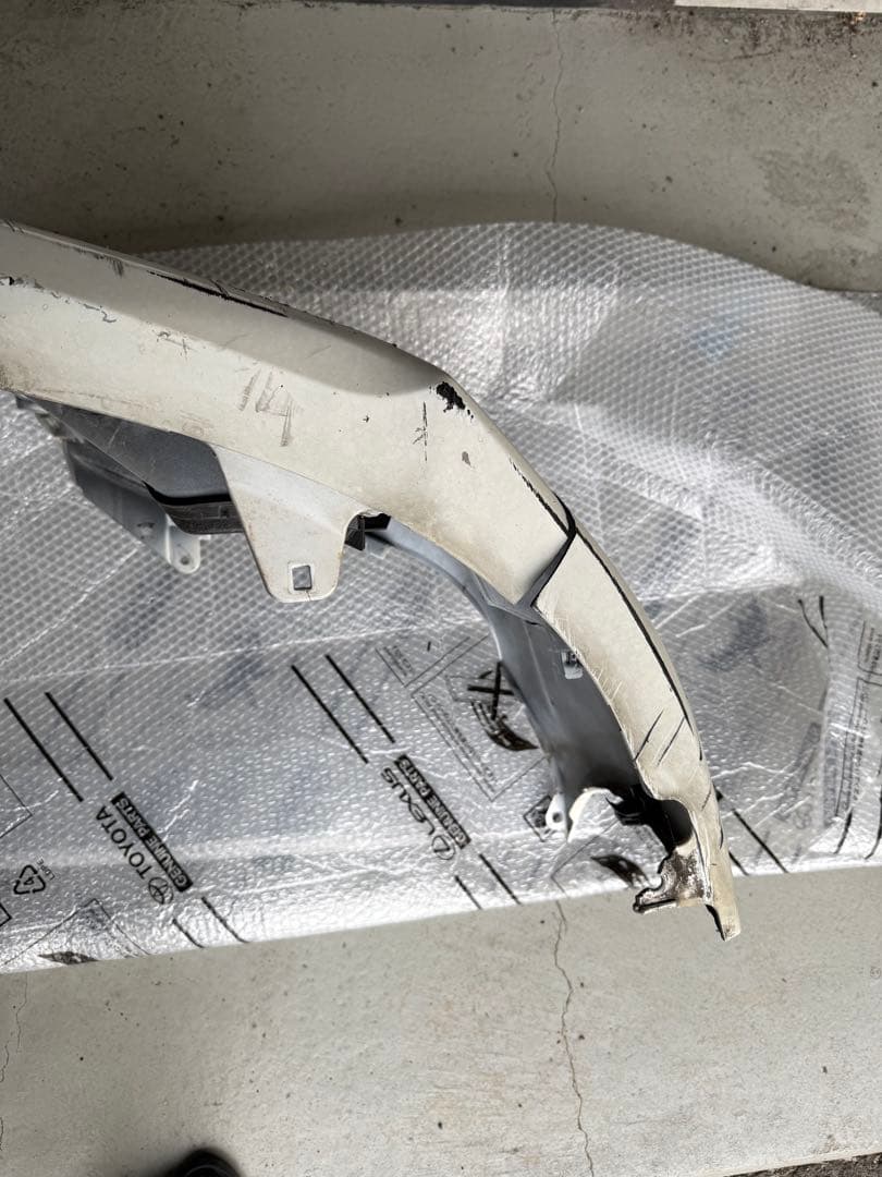 210クラウンアスリート前期　フロントバンパー