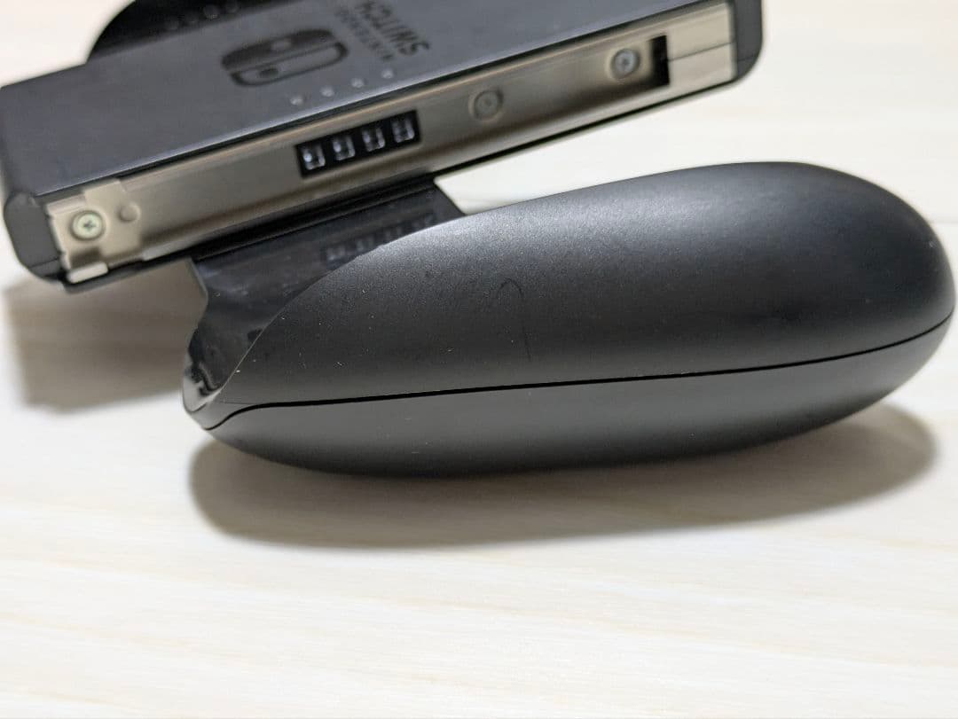 Nintendo Switch 本体 + 付属品 + キャリングポーチ付き