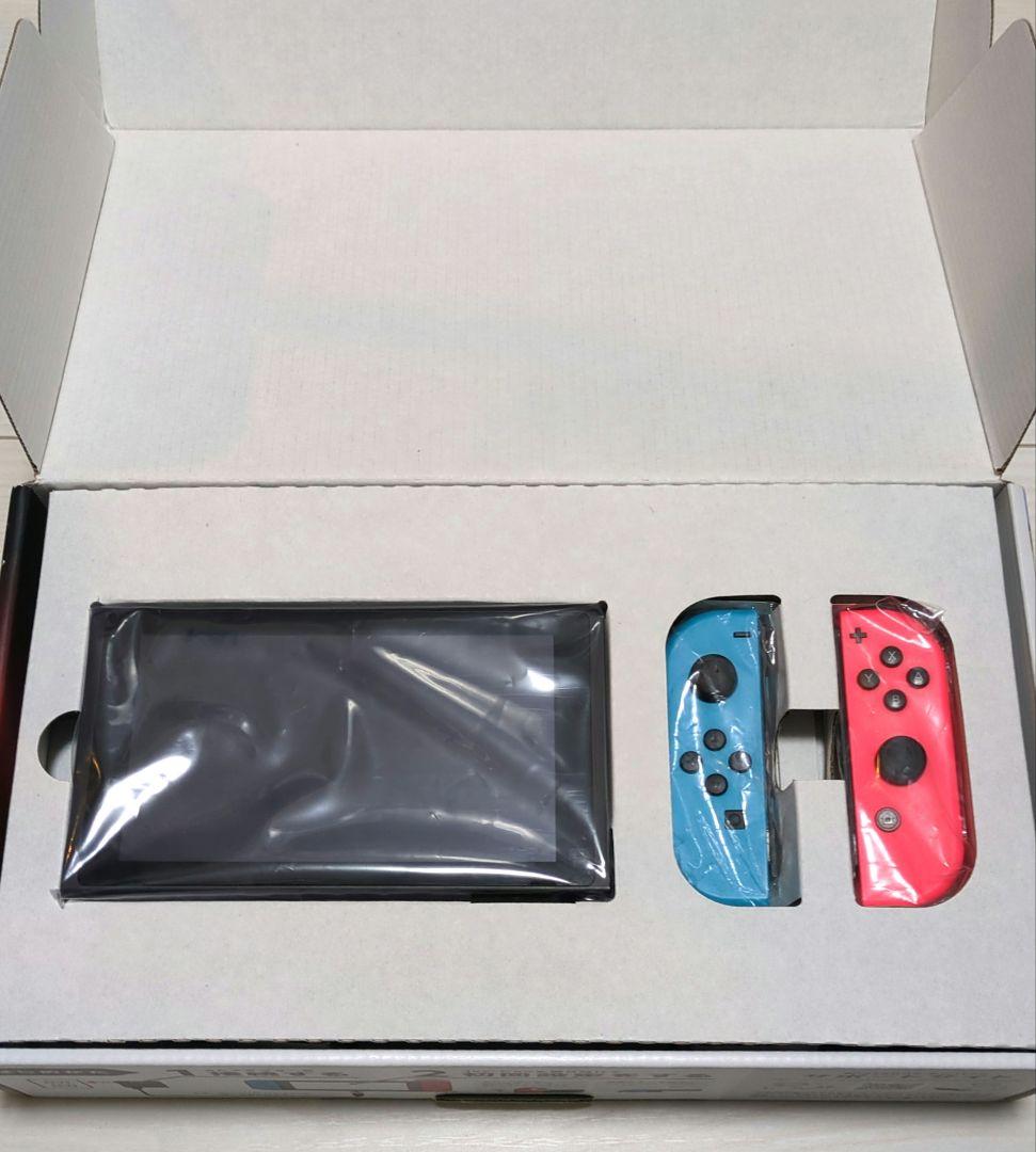 Nintendo Switch 本体 + 付属品 + キャリングポーチ付き
