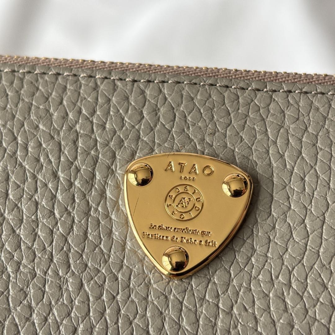 美品 アタオ アミュレット・ケリー 牛革 スマホショルダー エレガント