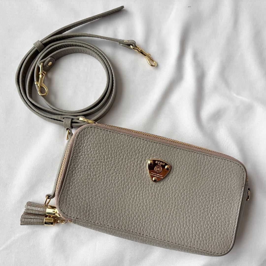 美品 アタオ アミュレット・ケリー 牛革 スマホショルダー エレガント