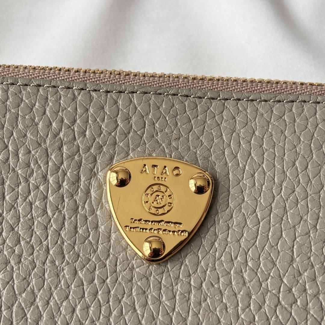 美品 アタオ アミュレット・ケリー 牛革 スマホショルダー エレガント