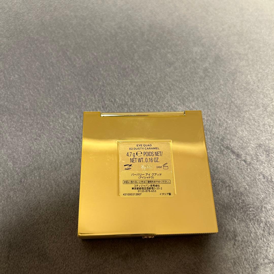バーバリー　アイクアッド　アイシャドウ　02 ダスティキャラメル、05 ダスク