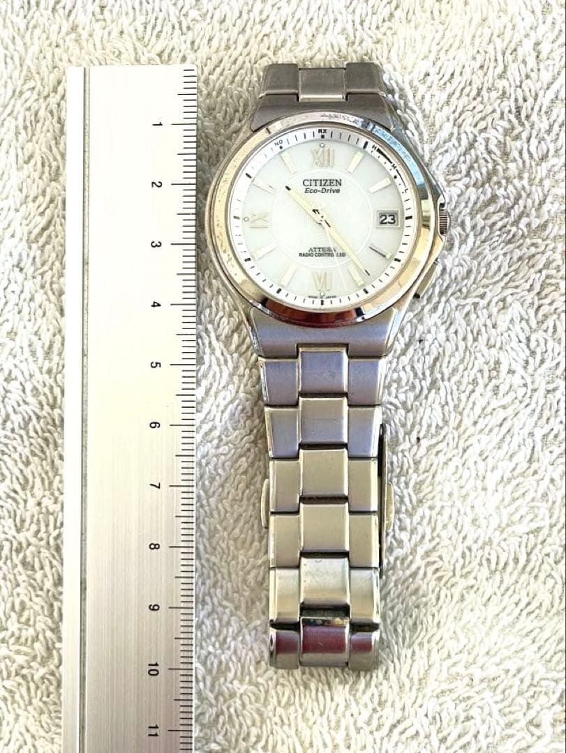 よよっと美品❣ATTESA❣H110白文字盤　チタン製　電波ソーラー　稼働