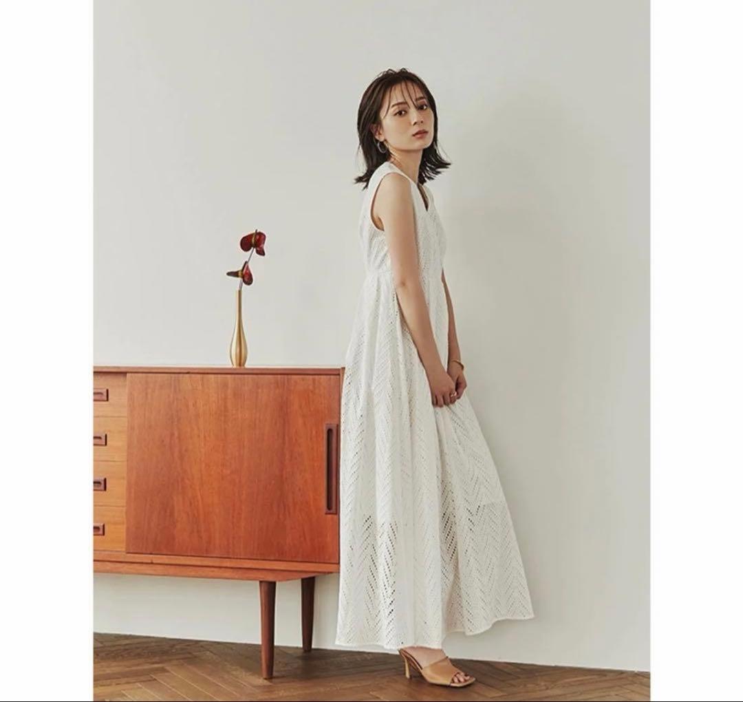 【美品】完売品✨️アニュアンス カットワークレースマキシワンピース 美ライン