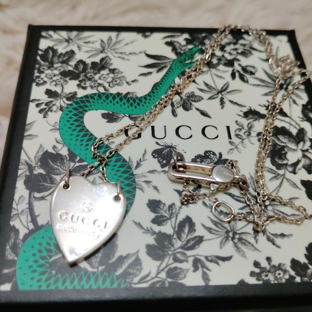 GUCCIシルバーネックレス