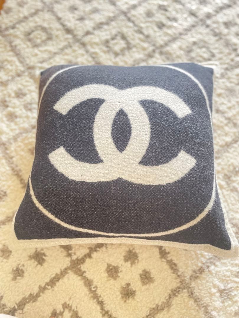 CHANEL クッション　ダブルフェイス