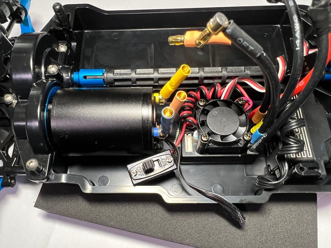 タミヤ　TT-02 完成車　メカ付きブラシレスモーター