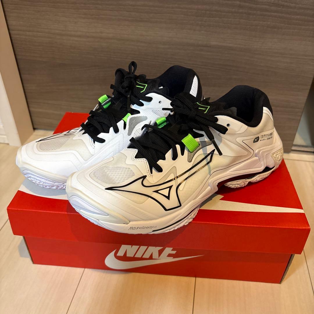mizuno バレーボールシューズ 26cm ワイド ウェーブライトニングZ8