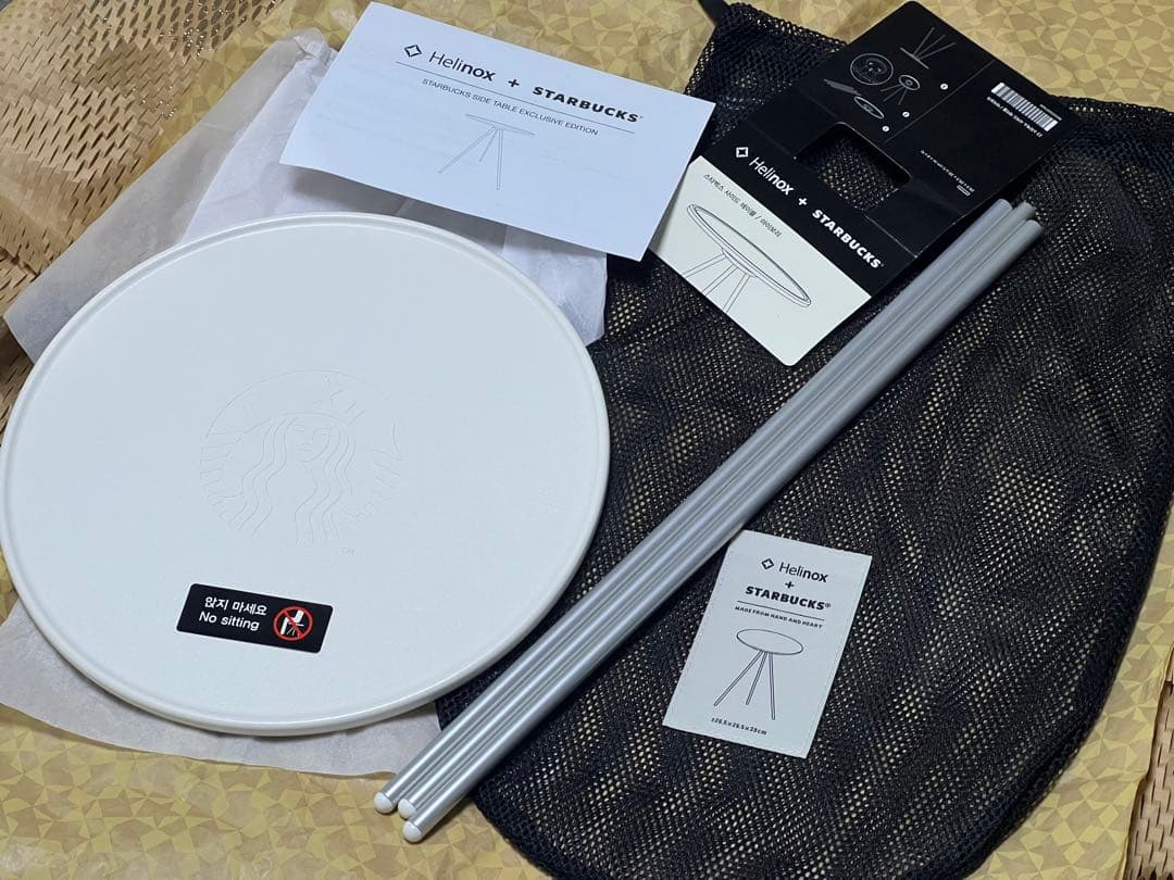 韓国スタバ　ヘリノックス　アウトドアテーブル　ホワイト　スターバックス