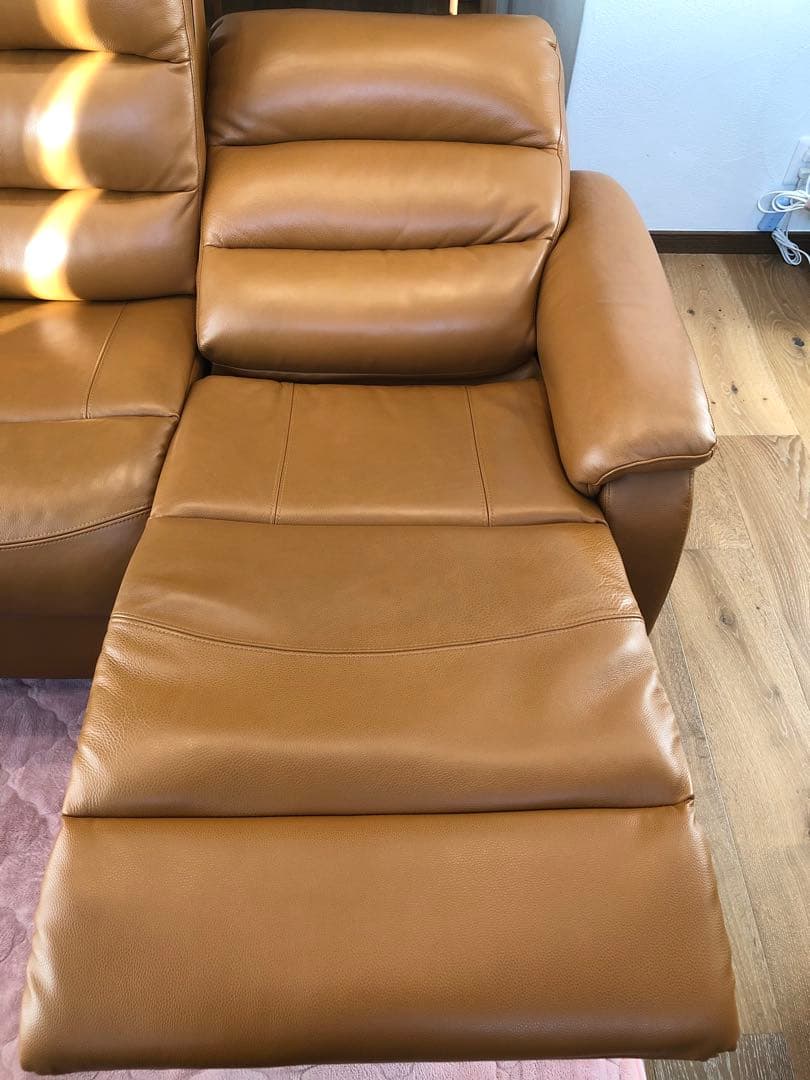 ニトリ3人掛けテーブル付き電動両側リクライニングソ ファNビリーバ