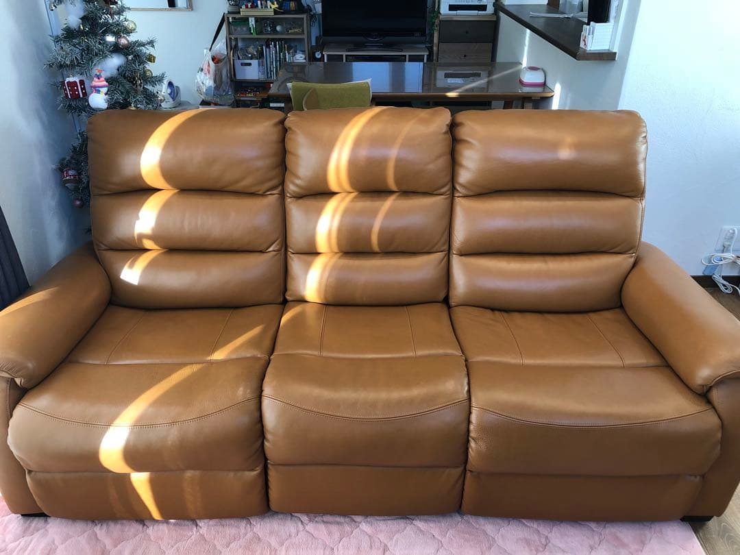 ニトリ3人掛けテーブル付き電動両側リクライニングソ ファNビリーバ