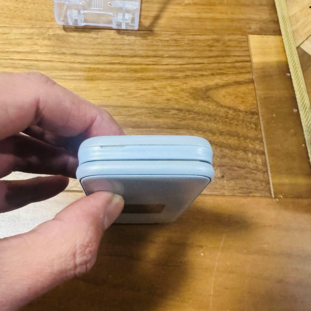 ドコモ らくらくホン F-01M ホワイト通電確認済 初期化済